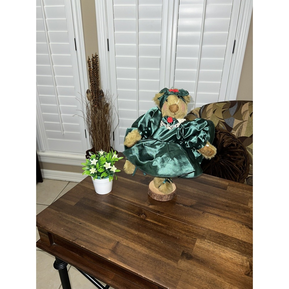 Silvestri‎ Dancing Standing Plush 14" Tall Christmas Teddy Bear Green Dress